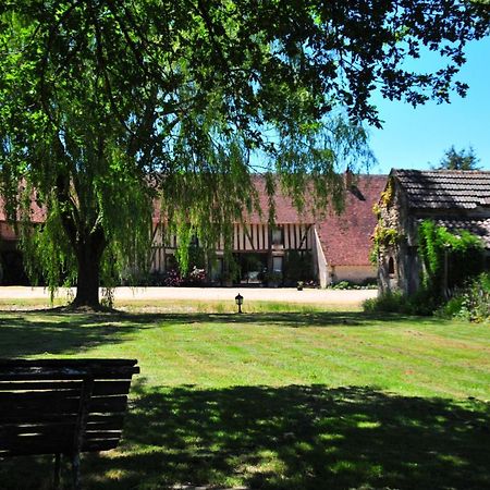 Les Guenins Bed & Breakfast Gien Dış mekan fotoğraf