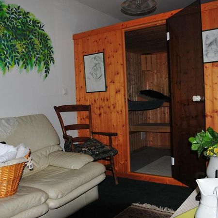 Les Guenins Bed & Breakfast Gien Dış mekan fotoğraf