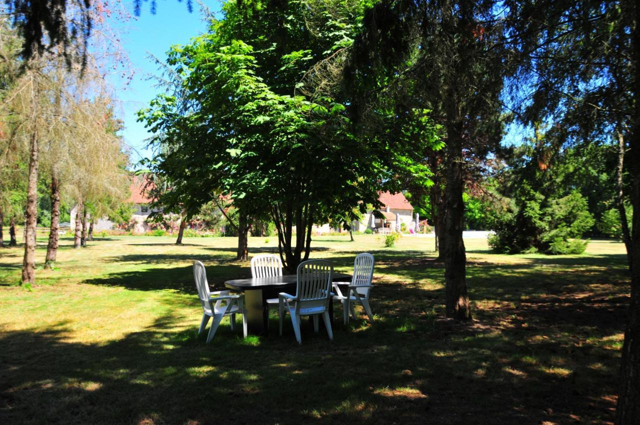 Les Guenins Bed & Breakfast Gien Dış mekan fotoğraf